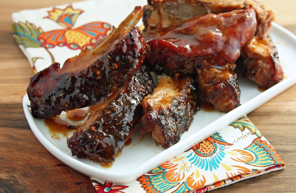 keto jerk BBQ ribs arranged on a plate