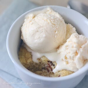A low carb and gluten free mug cake recipe from Mellissa Sevigny of I Breathe Im Hungry