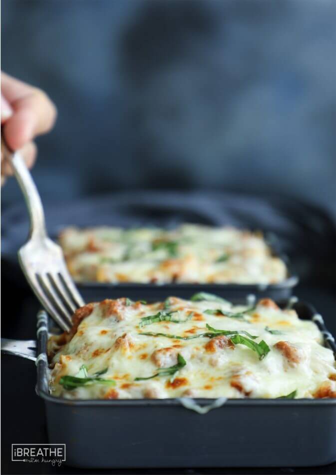 This cheesy spaghetti squash skillet is so delicious and easy, the whole family will love it!