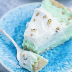 Ket Pistachio Pudding Pie on a Turquoise plate