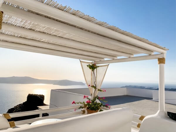 IBIH Vacation Travel Guide to Santorini - Imerovigli