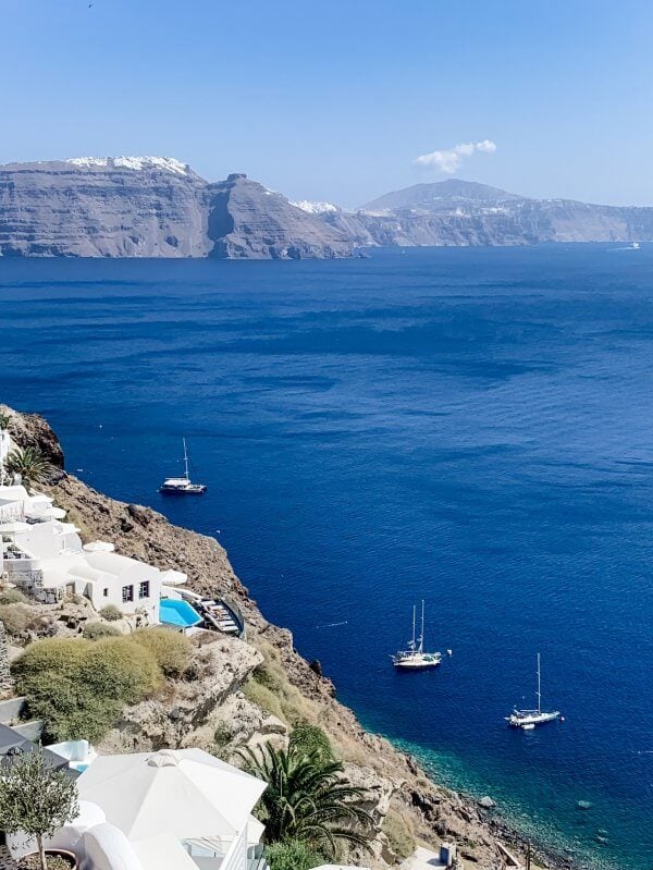 IBIH Vacation Travel Guide to Santorini - Santorini Coastline