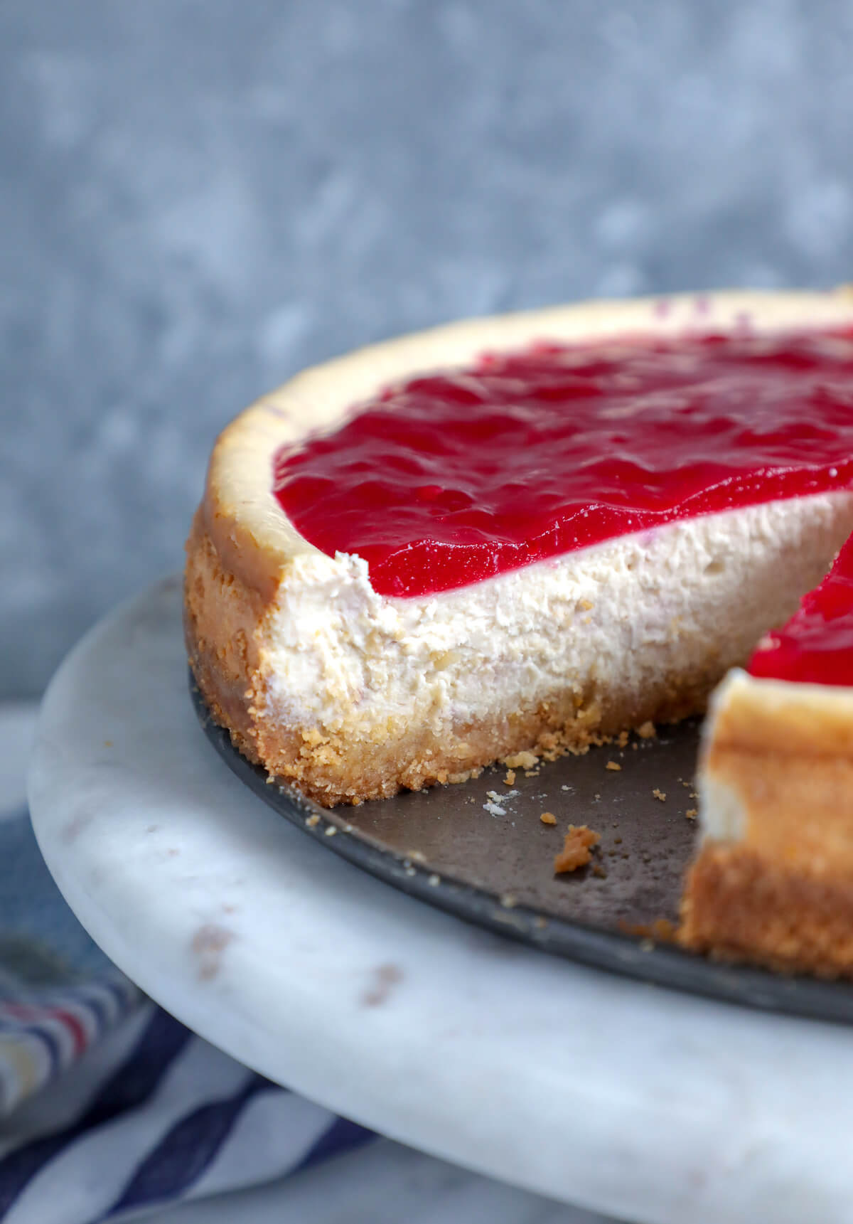 Cross section of the Keto cranberry orange cheesecake
